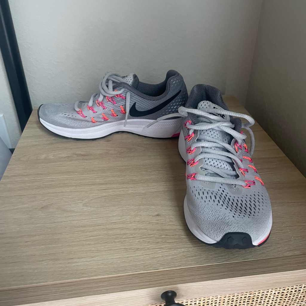 Women’s Nike Size 6